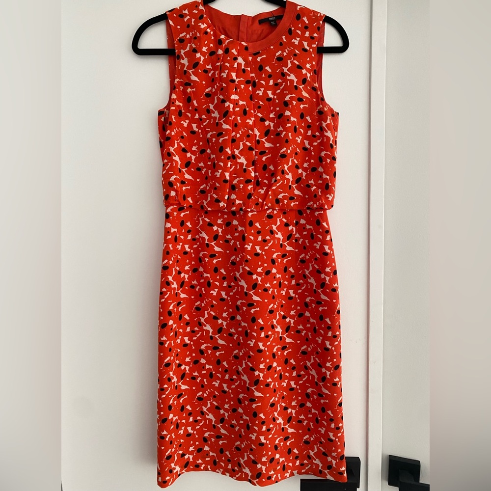 Hugo Boss navy, orange, and white high waisted pencil dress in a size small.